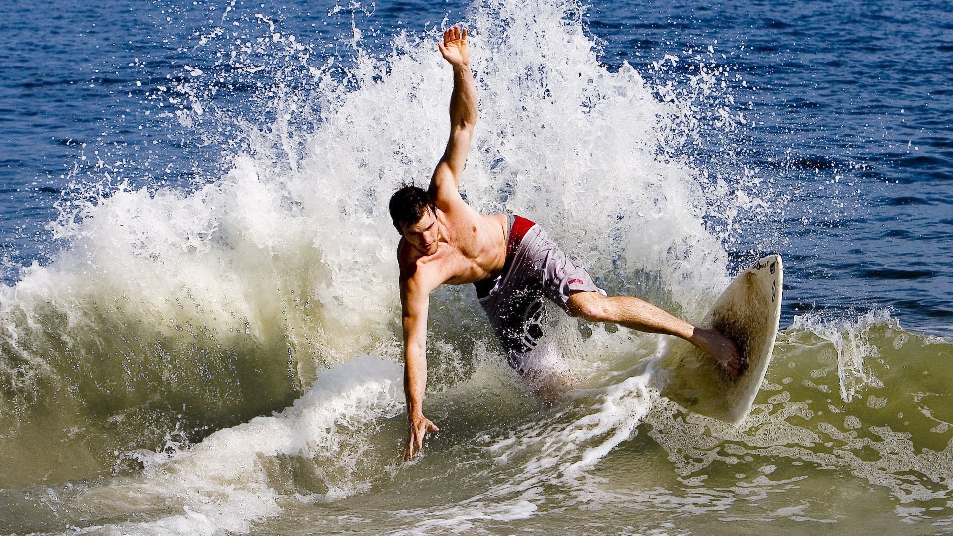 乔治发表赛场瞬间视频成爆点，乔治霸气视频完整版